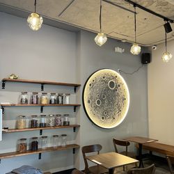 Chat Tea - Ample seating