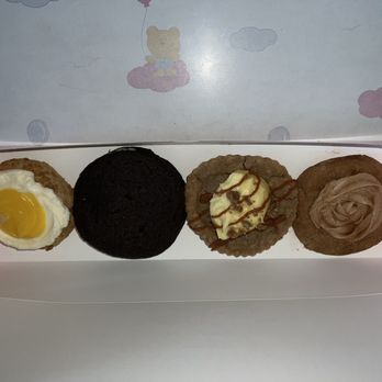 Crumbl - West Village - Mint Mallow Sandwich and Lemon Cheesecake and Oatmeal Skillet Cookie and Churro - Bakeries Near Me - New York, New York Crumbl - West Village - Mint Mallow Sandwich and Lemon Cheesecake and Oatmeal Skillet Cookie and Churro - Bakeries Near Me - New York, New York