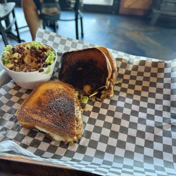 Peninsula BevCo - Drunken grilled cheese with a side of mac n cheese - Beer Bar Near Me - Port Orchard, Washington Peninsula BevCo - Drunken grilled cheese with a side of mac n cheese - Beer Bar Near Me - Port Orchard, Washington
