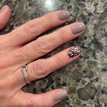 Vipro Nails Lounge - Eyelash Service Near Me - Fredericksburg, Virginia