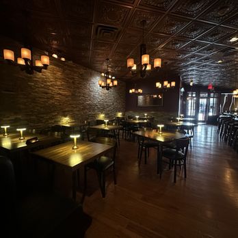 Flight 102 Wine Bar - Wine Bars Near Me - Bourbonnais, Illinois