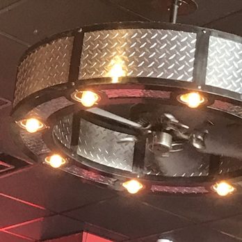 Beth's Burger Bar - Ceiling fan - Burgers Near Me - Orlando, Florida