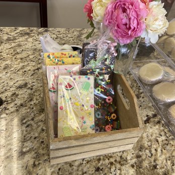 Simply Cakes - Bakeries Near Me - Miami, Florida
