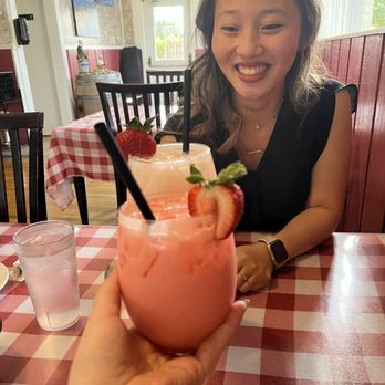 Mangiare Italian Restaurant - Italian sodas in wine glasses - Italian Near Me - Independence, Oregon Mangiare Italian Restaurant - Italian sodas in wine glasses - Italian Near Me - Independence, Oregon