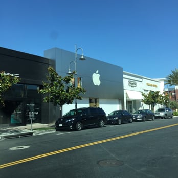 Apple Promenade Temecula - Before opening hours. Street meter parking. - Mobile Phones Near Me - Temecula, California
