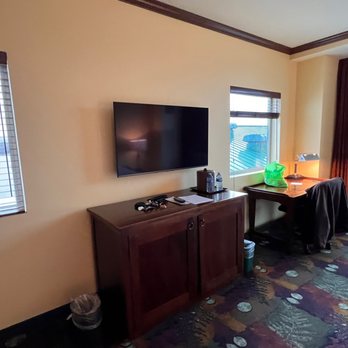 Ko Kwel Casino Resort - It had a nice TV - Hotels Near Me - North Bend, Oregon