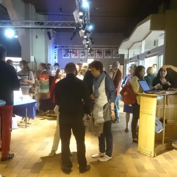 Centre Culturel d'Auderghem - Le hall, lors d'une soirée caritative - Cultural Center Near Me - Auderghem, BRU