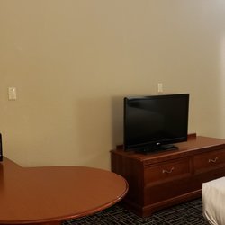 La Quinta by Wyndham Deming - TV on top of dresser