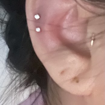 Lulu Ave - Up close of the 1.5 mm diamonds and the sword tragus blocked by hair .. wooops - Piercing Near Me - Long Beach, California Lulu Ave - Up close of the 1.5 mm diamonds and the sword tragus blocked by hair .. wooops - Piercing Near Me - Long Beach, California