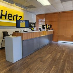 Hertz Rent A Car - Check-in