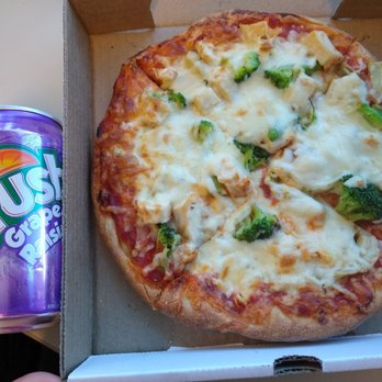 Parti Pizza - Lunch special $7.99 for a small 3 toppings pizza and a can of pop. The pizza is really small as you can see, lol. - Pizza Near Me - Ottawa, Ontario