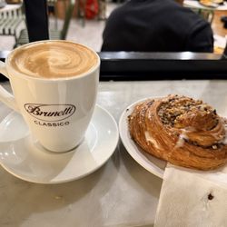 Brunetti - Flat white and escargot