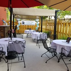 Milton's Lounge - The patio