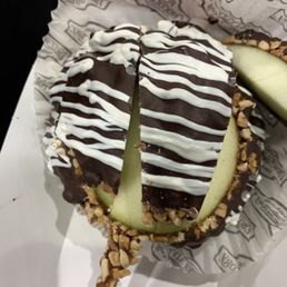 Millennium apple: Dark/white chocolate and peanuts :) Millennium apple: Dark/white chocolate and peanuts :)