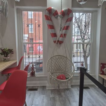Sistahs' Sweets - Inside - Desserts Near Me - Baltimore, Maryland