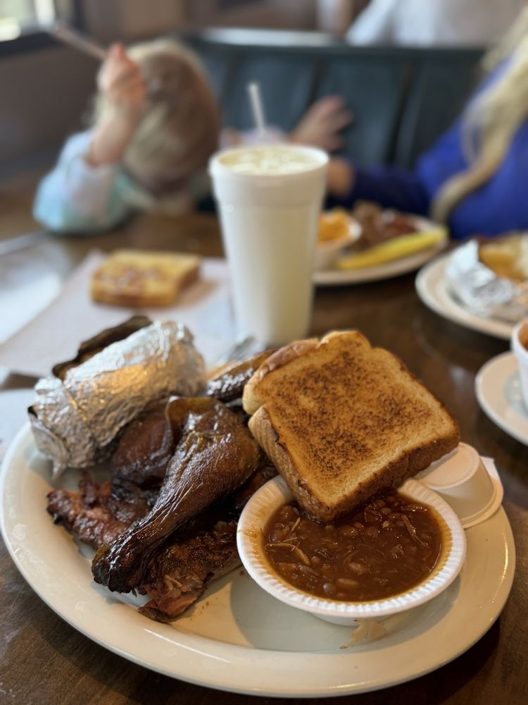 Food from Pit Stop Bar-B Q & Grill