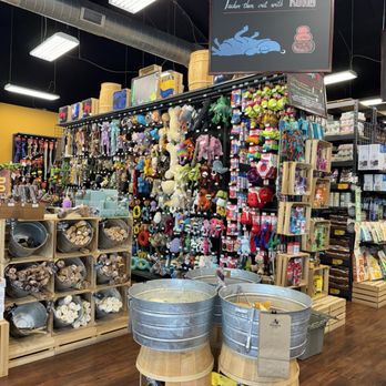 Hollywood Feed - Pet Groomers Near Me - Nichols Hills, Oklahoma