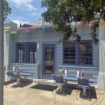 Beau's Tiny Diner - Exterior - Diners Near Me - San Antonio, Texas