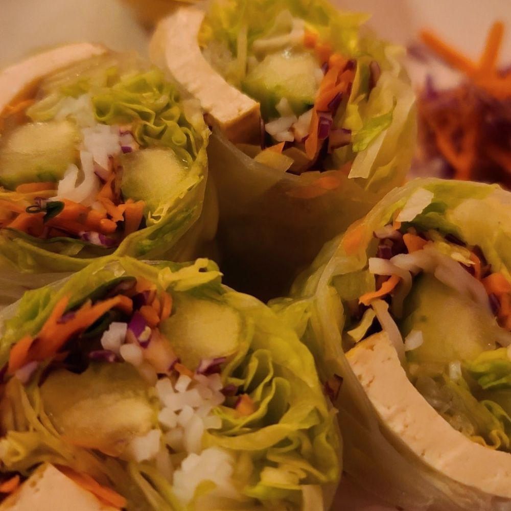 Moe Pho - Noodles & Cafe - Salad rolls with tofu and peanut sauce on the side - Vietnamese Near Me - Pendleton, Oregon