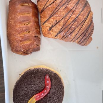 Paris Baguette - Blueberry Cream Cheese Pastry, Chocolate Croissant, Dirt & Worm King Cream Donut - Coffee & Tea Near Me - San Diego, California Paris Baguette - Blueberry Cream Cheese Pastry, Chocolate Croissant, Dirt & Worm King Cream Donut - Coffee & Tea Near Me - San Diego, California
