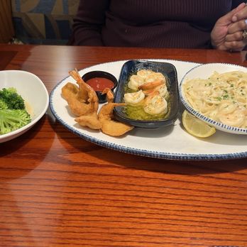 Red Lobster - Side of Broccoli (not super hot); Walt's Shrimp (fried); and Garlic Shrimp Scampi - Seafood Near Me - Toledo, Ohio