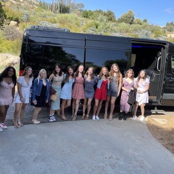Temecula Wine Tour Limo - Sweet 16 Party Bus - Limos Near Me - Temecula, California