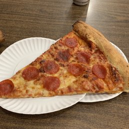 Light on toppings. Light on quality. Light on toppings. Light on quality.