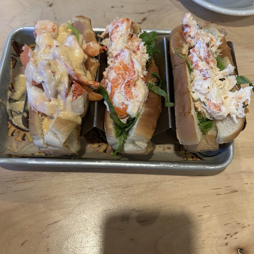 Alisson's Restaurant - Lobster roll flight - Seafood Near Me - Kennebunkport, Maine Alisson's Restaurant - Lobster roll flight - Seafood Near Me - Kennebunkport, Maine