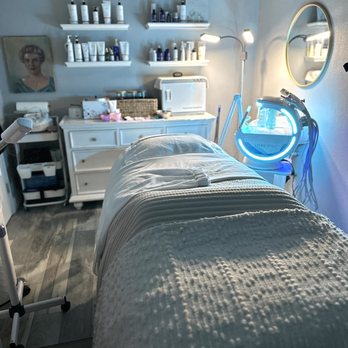 La Rosa Aesthetics - Beautiful relaxing Suite - Skin Care Near Me - Roseville, California