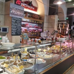 Menchetti - Mostrador de embutidos