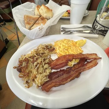 The Silver Skillet - Eggs, bacon, harsh breakfast - Breakfast & Brunch Near Me - Atlanta, Georgia The Silver Skillet - Eggs, bacon, harsh breakfast - Breakfast & Brunch Near Me - Atlanta, Georgia