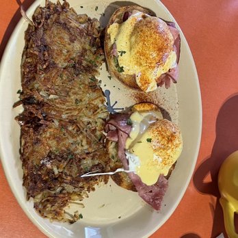 Snooze, an A.M. Eatery - Classic eggs Benedict. Everything was cooked perfectly. - Breakfast & Brunch Near Me - Tustin, California
