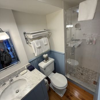 Union Street Inn - Bathroom - Hotels Near Me - Nantucket, Massachusetts Union Street Inn - Bathroom - Hotels Near Me - Nantucket, Massachusetts