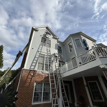CasaFlux - High-reach exterior painting underway by CasaFlux LLC. - Painters Near Me CasaFlux - High-reach exterior painting underway by CasaFlux LLC. - Painters Near Me