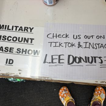 LEE Famous Donuts - Donuts Near Me - Libertyville, Illinois LEE Famous Donuts - Donuts Near Me - Libertyville, Illinois