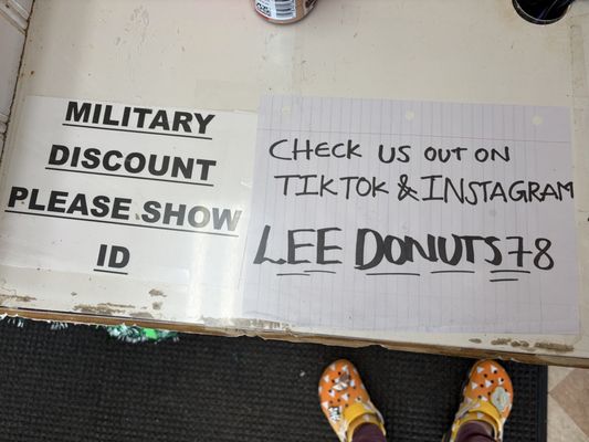 Lee Donuts by null