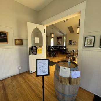 Grace and Hammer - Inside front foyer - Pizza Near Me - Redmond, Oregon