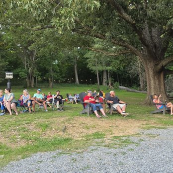 Boyd's Tavern - Backyard - Pizza Near Me - Cadiz, Kentucky Boyd's Tavern - Backyard - Pizza Near Me - Cadiz, Kentucky