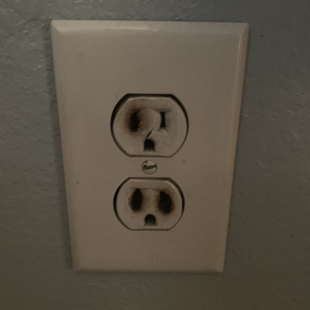 Shoreline Cottages - Burned out plug that sparks - Hotels Near Me - Fort Bragg, California Shoreline Cottages - Burned out plug that sparks - Hotels Near Me - Fort Bragg, California