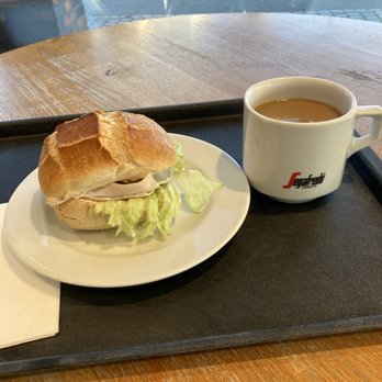 Dat Backhus - Very cold but sunny. A coffee is a good choice (-: - Bakeries Near Me - Quickborn, SH