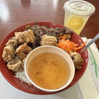 Saigon City - Beef and imperial roll bowl and fresh lemonade - Vietnamese Near Me - San Mateo, California