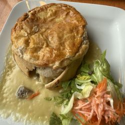 McKenzie Cafe - Chicken and mushroom pie
