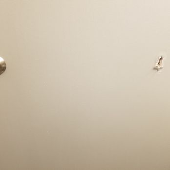 Vrbo - Broken towel rack and hole in the wall. VRBO IGNORED ALL EVIDENCE OF FALSE ADVERTISING. - Vacation Rentals Near Me - Wareham, Massachusetts