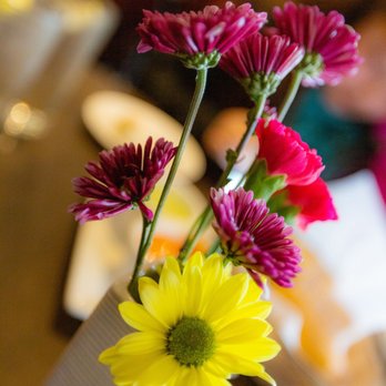 El Rocoto - Fresh flowers on the table tops. - Peruvian Near Me - Gardena, California El Rocoto - Fresh flowers on the table tops. - Peruvian Near Me - Gardena, California