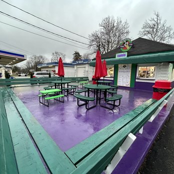 Mason Whippy Dip - Cute little seating area that will super popular when it's sunny and warm. - Ice Cream & Frozen Yogurt Near Me - Mason, Ohio Mason Whippy Dip - Cute little seating area that will super popular when it's sunny and warm. - Ice Cream & Frozen Yogurt Near Me - Mason, Ohio
