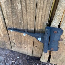 Super-Sod - Splintered wood with twisted hinge