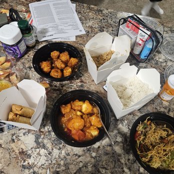 Plum Garden - General Taos, Sweet n Sour Chicken, Beef Low Mein and mini eggrolls - Chinese Near Me - McHenry, Illinois
