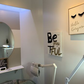 Modern Aesthetics - Clean and relaxing room - Skin Care Near Me - Honolulu, Hawaii