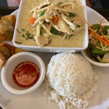 Spices Thai Kitchen - A curry with chicken - Thai Near Me - San Diego, California Spices Thai Kitchen - A curry with chicken - Thai Near Me - San Diego, California