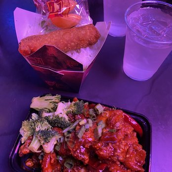 The Rice Box - General Tso Meat with brócoli and white rice - Asian Fusion Near Me - Houston, Texas